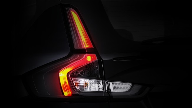 Harga dan Pilihan Warna Suzuki XL7 Hybrid Alpha Kuro di Indonesia